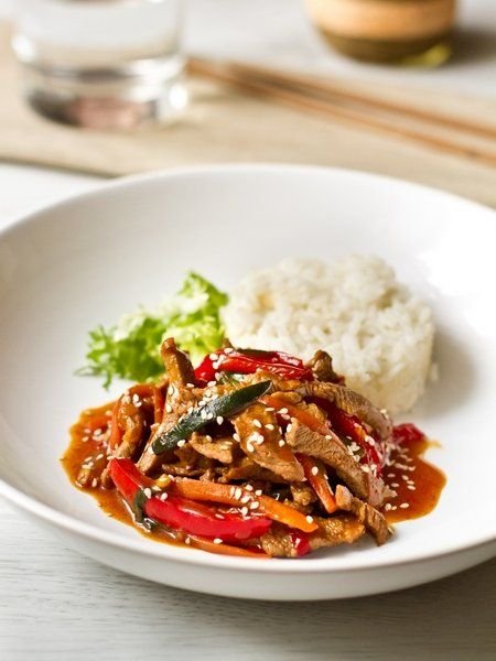 Свинина с овощами и паровым рисом